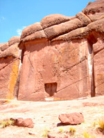 Aramu Muru gateway, Peru